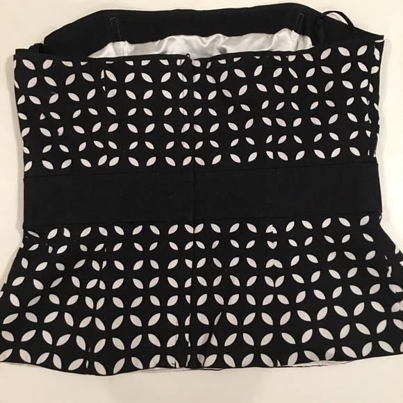 Corset - Picture 2 of 3